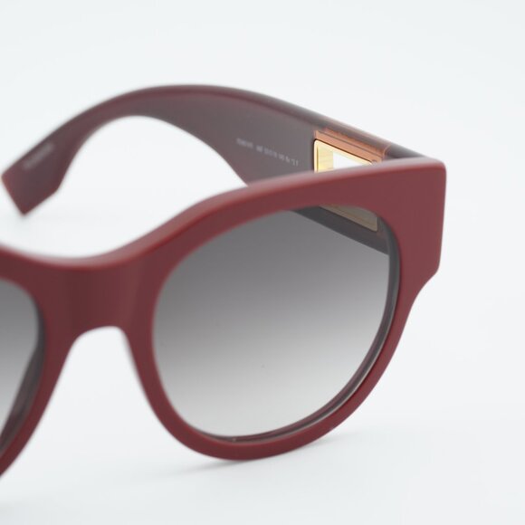 Fendi FE40147I BAGUETTE 66F Sunglasses Red Round Frame, Brown Gradient Lenses